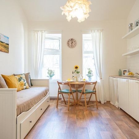 Nice Room With Double Bed In Zizkov - Shared Bathroom Praga Exterior foto