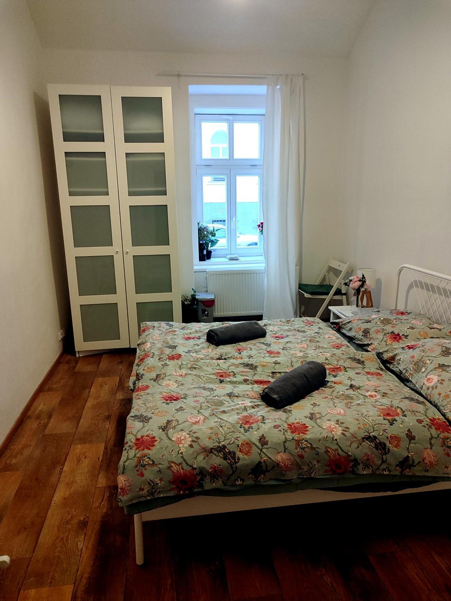 Nice Room With Double Bed In Zizkov - Shared Bathroom Praga Exterior foto
